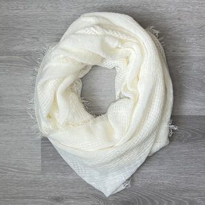 Cozy Infinity Scarf in Warm Textured Cream | EUC